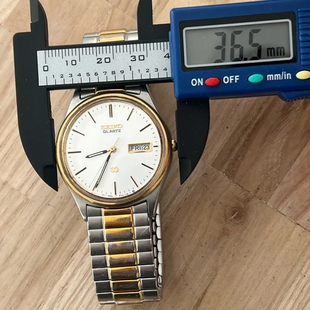 Seiko SQ Vintage Men’s Watch Two-Tone Stretch Bracelet Silver Dial Date Window